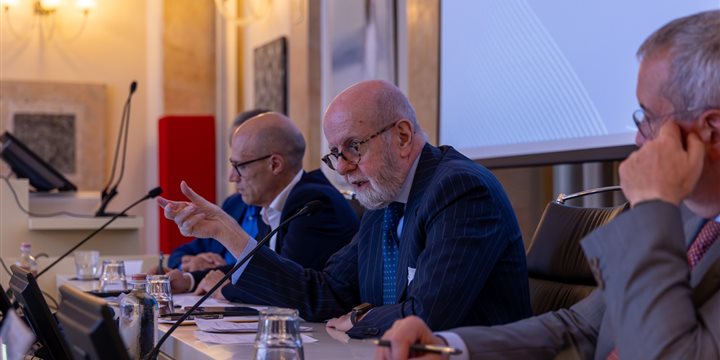 Cucchiani all'incontro Stakeholder